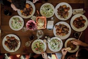 Csak a legszűkebb baráti és családi kört